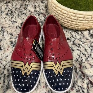 Biion Wonder Woman Slip On Oxford Golf Shoes Size M4 W6 Warner Brothers
